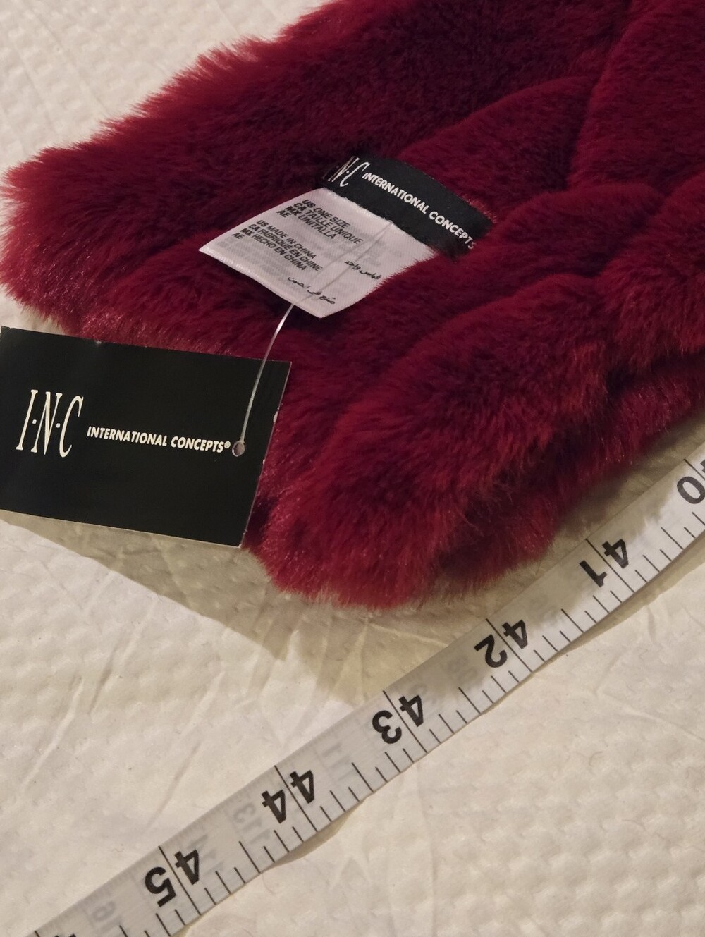 NWT FAUX FUR SCARF BURGUNDY Macy's Luxury Mob Wife Office Party Christmas Gift - Picture 4 of 7